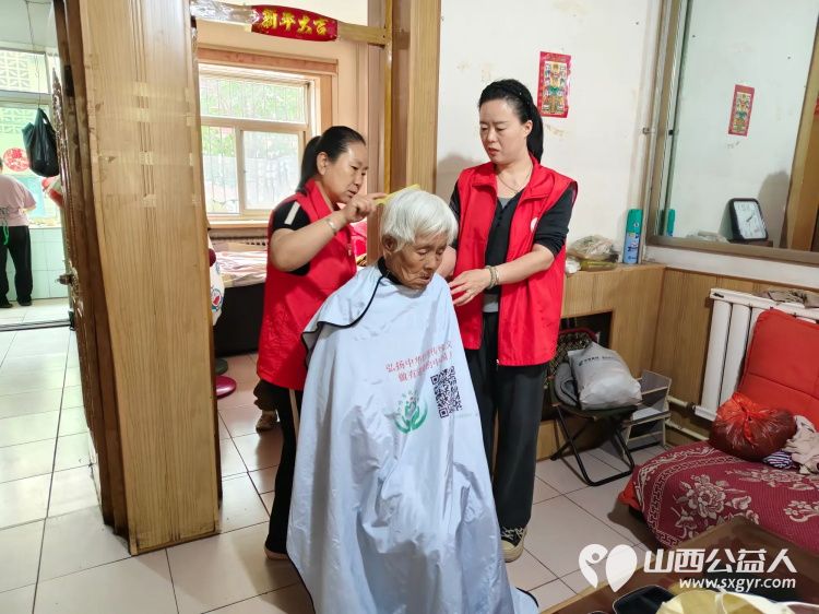志愿服务进社区健康活动暖人心——介休市敬老协会志愿者4月30日在西关街道金融路社区为老人们爱心理发义诊 - 第26张 - 山西公益人 志愿服务进社区健康活动暖人心——介休市敬老协会志愿者4月30日在西关街道金融路社区为老人们爱心理发义诊 - 第26张