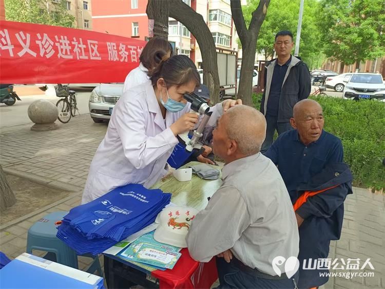 志愿服务进社区健康活动暖人心——介休市敬老协会志愿者4月30日在西关街道金融路社区为老人们爱心理发义诊 - 第33张 - 山西公益人 志愿服务进社区健康活动暖人心——介休市敬老协会志愿者4月30日在西关街道金融路社区为老人们爱心理发义诊 - 第33张