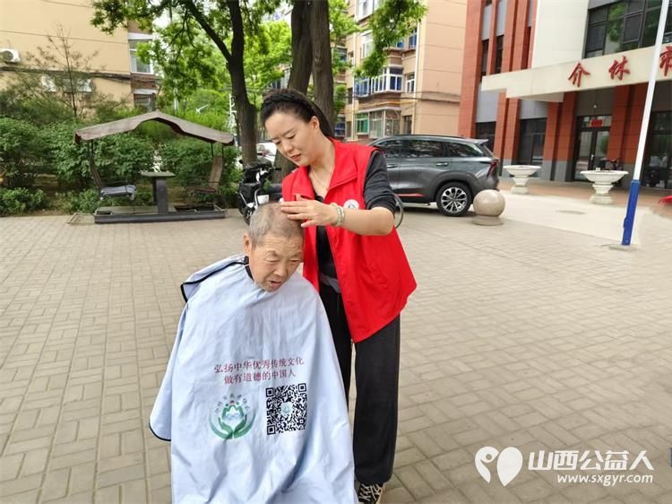 志愿服务进社区健康活动暖人心——介休市敬老协会志愿者4月30日在西关街道金融路社区为老人们爱心理发义诊 - 第17张 - 山西公益人 志愿服务进社区健康活动暖人心——介休市敬老协会志愿者4月30日在西关街道金融路社区为老人们爱心理发义诊 - 第17张