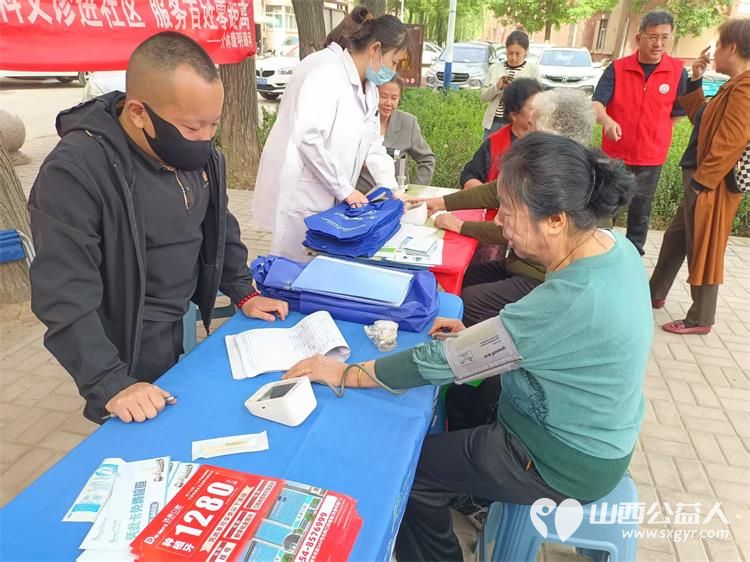 志愿服务进社区健康活动暖人心——介休市敬老协会志愿者4月30日在西关街道金融路社区为老人们爱心理发义诊 - 第43张 - 山西公益人 志愿服务进社区健康活动暖人心——介休市敬老协会志愿者4月30日在西关街道金融路社区为老人们爱心理发义诊 - 第43张