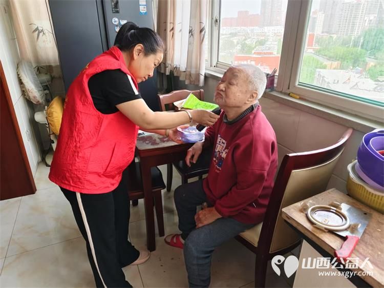 志愿服务进社区健康活动暖人心——介休市敬老协会志愿者4月30日在西关街道金融路社区为老人们爱心理发义诊 - 第28张 - 山西公益人 志愿服务进社区健康活动暖人心——介休市敬老协会志愿者4月30日在西关街道金融路社区为老人们爱心理发义诊 - 第28张