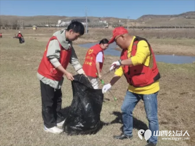 大同市生态环境保护协会•乌兰察布市生态环境志愿者协会联合开展无塑饮马河·蒙晋共守护净滩公益活动 - 第8张 - 山西公益人 大同市生态环境保护协会•乌兰察布市生态环境志愿者协会联合开展无塑饮马河·蒙晋共守护净滩公益活动 - 第8张