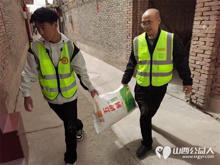 慰问困境家庭文水县爱心帮扶志愿者协会在劳动节期间一起前往北峪口对困境人群进行走访慰问 - 第3张 - 山西公益人 慰问困境家庭文水县爱心帮扶志愿者协会在劳动节期间一起前往北峪口对困境人群进行走访慰问 - 第3张