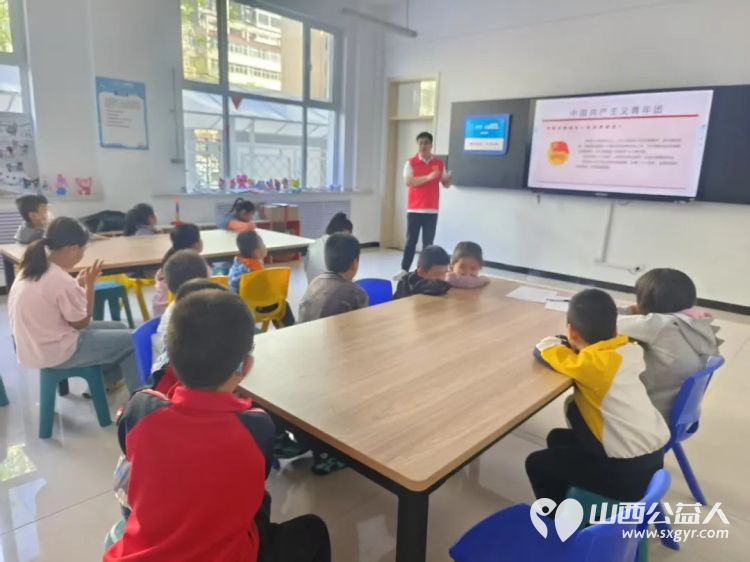 五四薪火燃童心追光少年筑梦行 吕梁市离石区青年志愿者协会走进儿童服务站为孩子们筹备了一场《传承五四薪火 青春筑梦未来》主题活动 - 第4张 - 山西公益人 五四薪火燃童心追光少年筑梦行 吕梁市离石区青年志愿者协会走进儿童服务站为孩子们筹备了一场《传承五四薪火 青春筑梦未来》主题活动 - 第4张