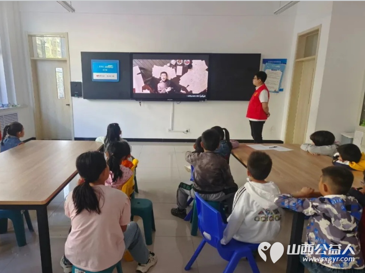 五四薪火燃童心追光少年筑梦行 吕梁市离石区青年志愿者协会走进儿童服务站为孩子们筹备了一场《传承五四薪火 青春筑梦未来》主题活动 - 第2张 - 山西公益人 五四薪火燃童心追光少年筑梦行 吕梁市离石区青年志愿者协会走进儿童服务站为孩子们筹备了一场《传承五四薪火 青春筑梦未来》主题活动 - 第2张
