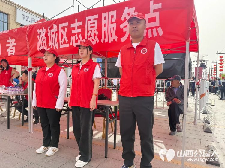 公益同行“饼”承正能量----潞城区正能量公益协会积极参与潞城区第四届甩饼节志愿服务活动 - 第15张 - 山西公益人 公益同行“饼”承正能量----潞城区正能量公益协会积极参与潞城区第四届甩饼节志愿服务活动 - 第15张