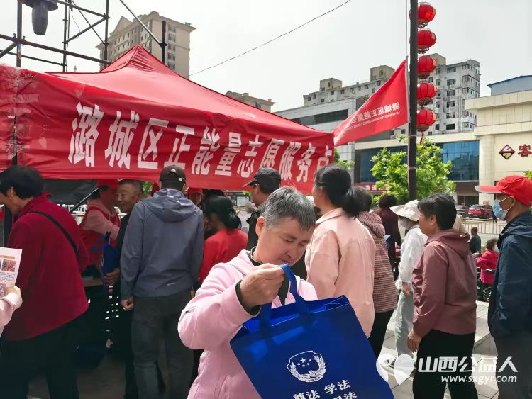 公益同行“饼”承正能量----潞城区正能量公益协会积极参与潞城区第四届甩饼节志愿服务活动 - 第23张 - 山西公益人 公益同行“饼”承正能量----潞城区正能量公益协会积极参与潞城区第四届甩饼节志愿服务活动 - 第23张