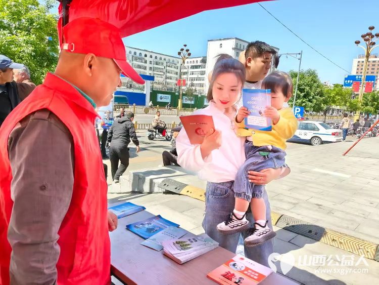 公益同行“饼”承正能量----潞城区正能量公益协会积极参与潞城区第四届甩饼节志愿服务活动 - 第18张 - 山西公益人 公益同行“饼”承正能量----潞城区正能量公益协会积极参与潞城区第四届甩饼节志愿服务活动 - 第18张