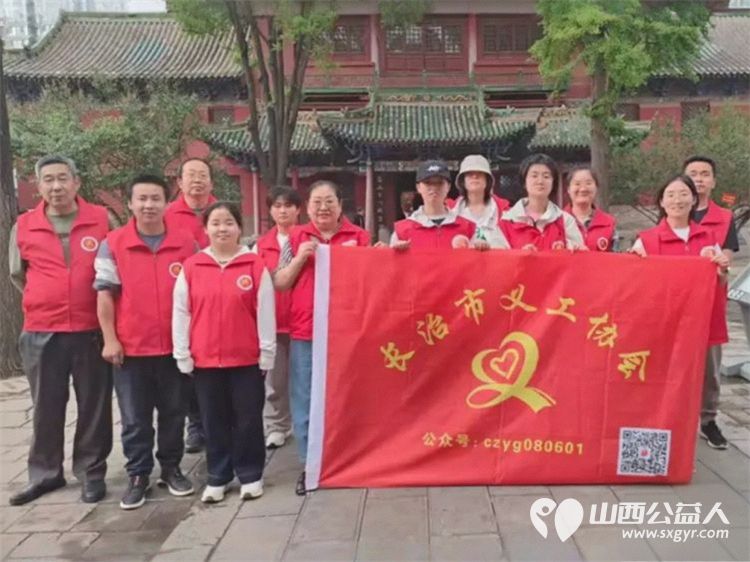 长治义工五一劳动节假期组织义工在潞安府城隍庙帮助游客开展旅游服务活动 - 第6张 - 山西公益人 长治义工五一劳动节假期组织义工在潞安府城隍庙帮助游客开展旅游服务活动 - 第6张