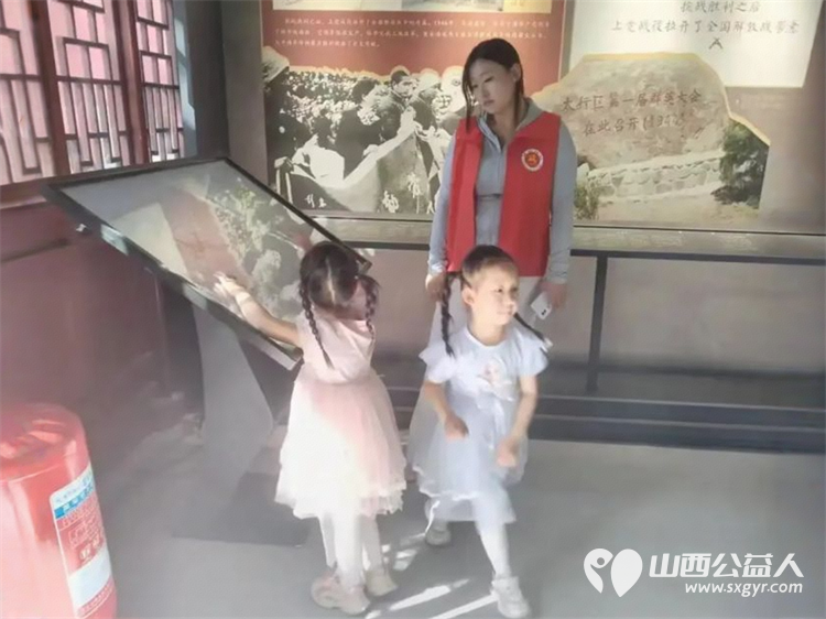 长治义工五一劳动节假期组织义工在潞安府城隍庙帮助游客开展旅游服务活动 - 第14张 - 山西公益人 长治义工五一劳动节假期组织义工在潞安府城隍庙帮助游客开展旅游服务活动 - 第14张