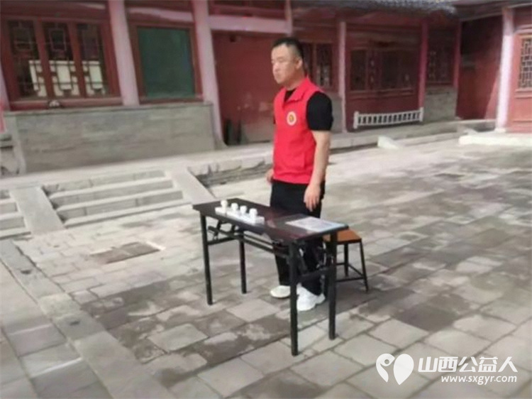 长治义工五一劳动节假期组织义工在潞安府城隍庙帮助游客开展旅游服务活动 - 第18张 - 山西公益人 长治义工五一劳动节假期组织义工在潞安府城隍庙帮助游客开展旅游服务活动 - 第18张