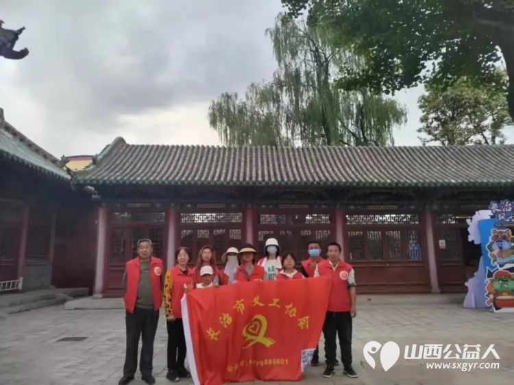 长治义工五一劳动节假期组织义工在潞安府城隍庙帮助游客开展旅游服务活动 - 第8张 - 山西公益人 长治义工五一劳动节假期组织义工在潞安府城隍庙帮助游客开展旅游服务活动 - 第8张