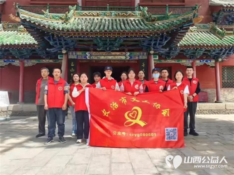 长治义工五一劳动节假期组织义工在潞安府城隍庙帮助游客开展旅游服务活动 - 第3张 - 山西公益人 长治义工五一劳动节假期组织义工在潞安府城隍庙帮助游客开展旅游服务活动 - 第3张