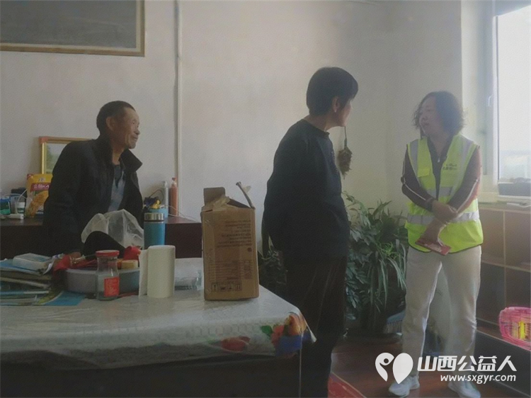 晋中市太谷区心连心志愿者协会前往范村镇岳家庄村开展志愿服务活动对困境人群进行走访慰问为他们送去温暖与关怀 - 第1张 - 山西公益人 晋中市太谷区心连心志愿者协会前往范村镇岳家庄村开展志愿服务活动对困境人群进行走访慰问为他们送去温暖与关怀 - 第1张