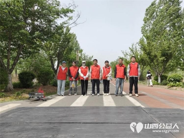 净美公园益路同行 长治市阳光困境儿童帮扶协会组织志愿者走进漳泽湖国家湿地公园开展净美公园捡垃圾活动 - 第1张