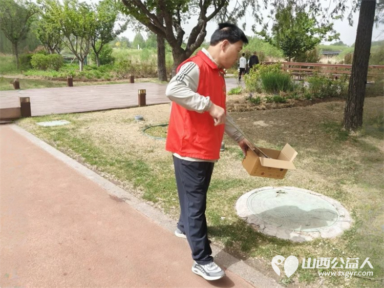 净美公园益路同行 长治市阳光困境儿童帮扶协会组织志愿者走进漳泽湖国家湿地公园开展净美公园捡垃圾活动 - 第3张
