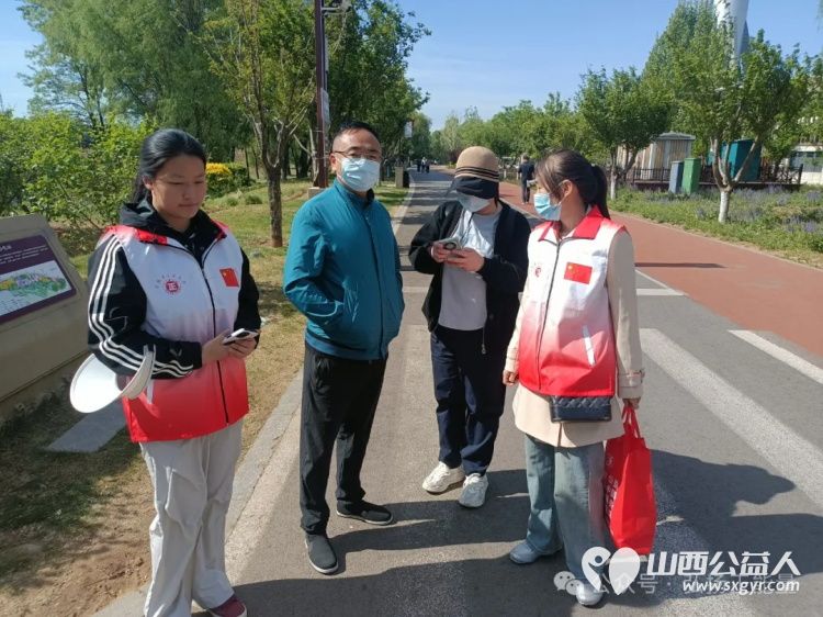 劳动践初心文明润心田----长治市正能量公益协会组织志愿者五一节漳泽湖志愿服务进行时 - 第5张 - 山西公益人 劳动践初心文明润心田----长治市正能量公益协会组织志愿者五一节漳泽湖志愿服务进行时 - 第5张
