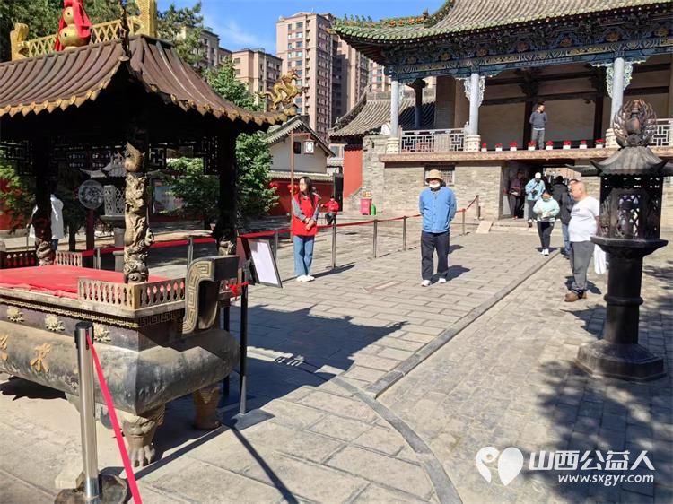 五一劳动节期间长治市阳光困境儿童帮扶协会志愿者走进潞州观音堂景点开展文明游园服务 - 第9张 - 山西公益人 五一劳动节期间长治市阳光困境儿童帮扶协会志愿者走进潞州观音堂景点开展文明游园服务 - 第9张