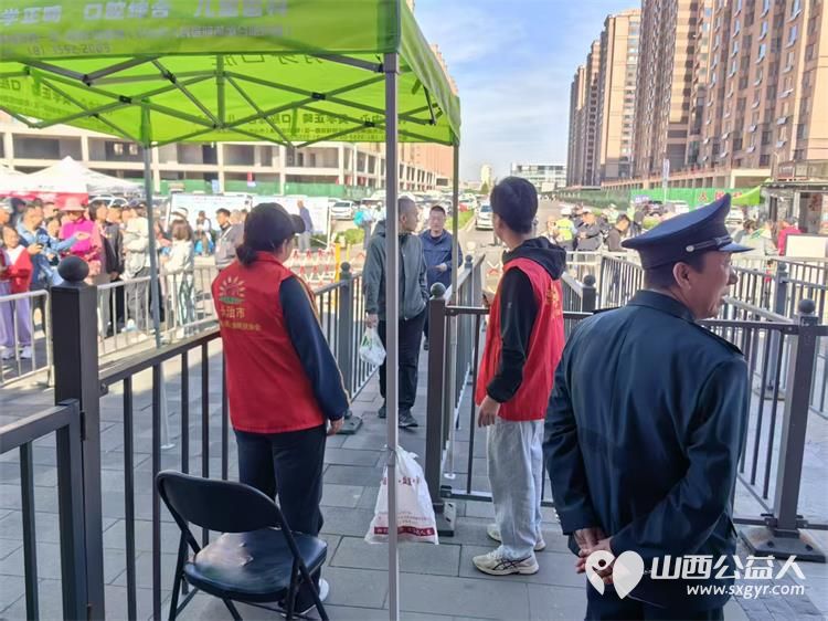 五一劳动节期间长治市阳光困境儿童帮扶协会志愿者走进潞州观音堂景点开展文明游园服务 - 第8张 - 山西公益人 五一劳动节期间长治市阳光困境儿童帮扶协会志愿者走进潞州观音堂景点开展文明游园服务 - 第8张