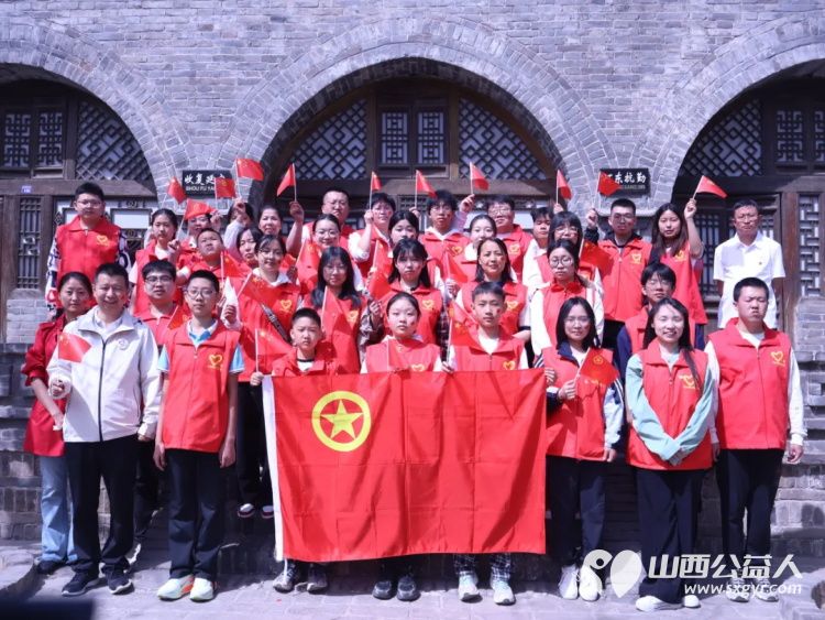 五四青年节以青春之名赴时代之约！吕梁市离石区青年志愿者协会团委组织团员青年前往高家沟高级军事纪念馆开展五四主题团日活动 - 第1张