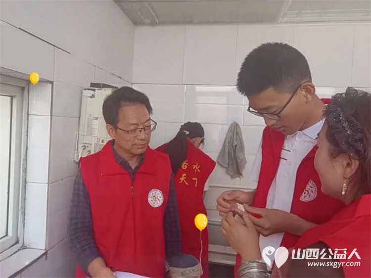 五一劳动节期间长治市善泽留守困境儿童救助协会组织了一场别开生面的“劳动播种希望,爱心温暖夕阳”主题活动 - 第13张 - 山西公益人 五一劳动节期间长治市善泽留守困境儿童救助协会组织了一场别开生面的“劳动播种希望,爱心温暖夕阳”主题活动 - 第13张