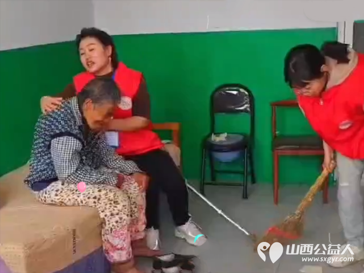 五一劳动节期间长治市善泽留守困境儿童救助协会组织了一场别开生面的“劳动播种希望,爱心温暖夕阳”主题活动 - 第7张 - 山西公益人 五一劳动节期间长治市善泽留守困境儿童救助协会组织了一场别开生面的“劳动播种希望,爱心温暖夕阳”主题活动 - 第7张