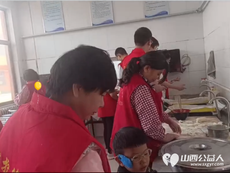 五一劳动节期间长治市善泽留守困境儿童救助协会组织了一场别开生面的“劳动播种希望,爱心温暖夕阳”主题活动 - 第9张 - 山西公益人 五一劳动节期间长治市善泽留守困境儿童救助协会组织了一场别开生面的“劳动播种希望,爱心温暖夕阳”主题活动 - 第9张