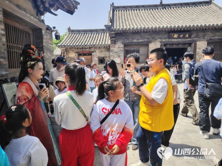 长治市文物保护志愿者服务中心组织志愿者在五一劳动节期间在城隍庙、崇庆寺、法兴寺进行志愿讲解引导登记等服务工作 - 第24张 - 山西公益人 长治市文物保护志愿者服务中心组织志愿者在五一劳动节期间在城隍庙、崇庆寺、法兴寺进行志愿讲解引导登记等服务工作 - 第24张