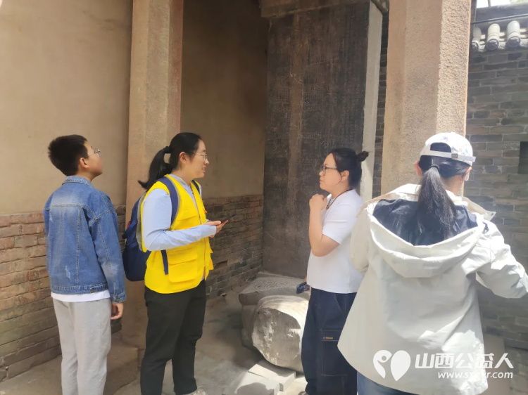 长治市文物保护志愿者服务中心组织志愿者在五一劳动节期间在城隍庙、崇庆寺、法兴寺进行志愿讲解引导登记等服务工作 - 第25张 - 山西公益人 长治市文物保护志愿者服务中心组织志愿者在五一劳动节期间在城隍庙、崇庆寺、法兴寺进行志愿讲解引导登记等服务工作 - 第25张