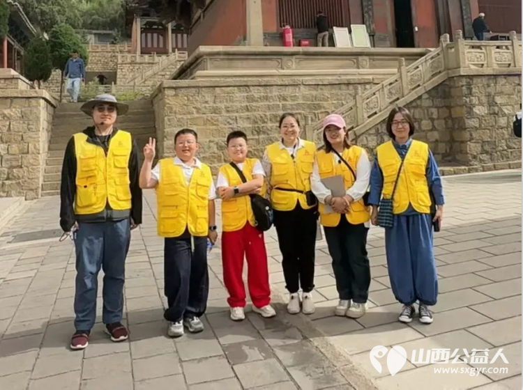 长治市文物保护志愿者服务中心组织志愿者在五一劳动节期间在城隍庙、崇庆寺、法兴寺进行志愿讲解引导登记等服务工作 - 第15张 - 山西公益人 长治市文物保护志愿者服务中心组织志愿者在五一劳动节期间在城隍庙、崇庆寺、法兴寺进行志愿讲解引导登记等服务工作 - 第15张