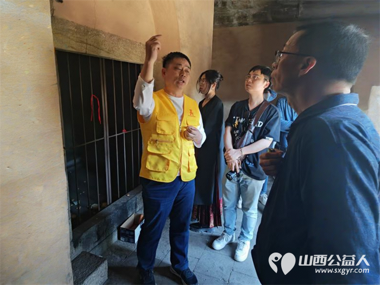 长治市文物保护志愿者服务中心组织志愿者在五一劳动节期间在城隍庙、崇庆寺、法兴寺进行志愿讲解引导登记等服务工作 - 第8张 - 山西公益人 长治市文物保护志愿者服务中心组织志愿者在五一劳动节期间在城隍庙、崇庆寺、法兴寺进行志愿讲解引导登记等服务工作 - 第8张