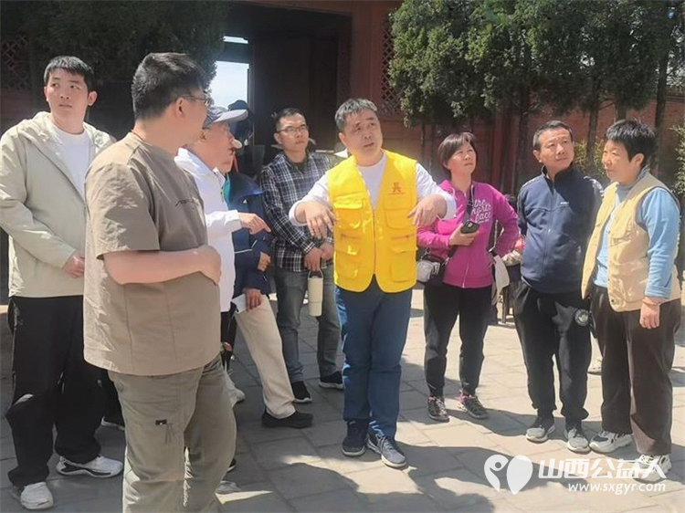 长治市文物保护志愿者服务中心组织志愿者在五一劳动节期间在城隍庙、崇庆寺、法兴寺进行志愿讲解引导登记等服务工作 - 第7张 - 山西公益人 长治市文物保护志愿者服务中心组织志愿者在五一劳动节期间在城隍庙、崇庆寺、法兴寺进行志愿讲解引导登记等服务工作 - 第7张