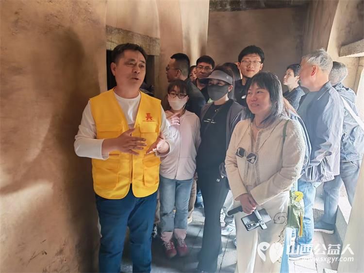 长治市文物保护志愿者服务中心组织志愿者在五一劳动节期间在城隍庙、崇庆寺、法兴寺进行志愿讲解引导登记等服务工作 - 第9张 - 山西公益人 长治市文物保护志愿者服务中心组织志愿者在五一劳动节期间在城隍庙、崇庆寺、法兴寺进行志愿讲解引导登记等服务工作 - 第9张