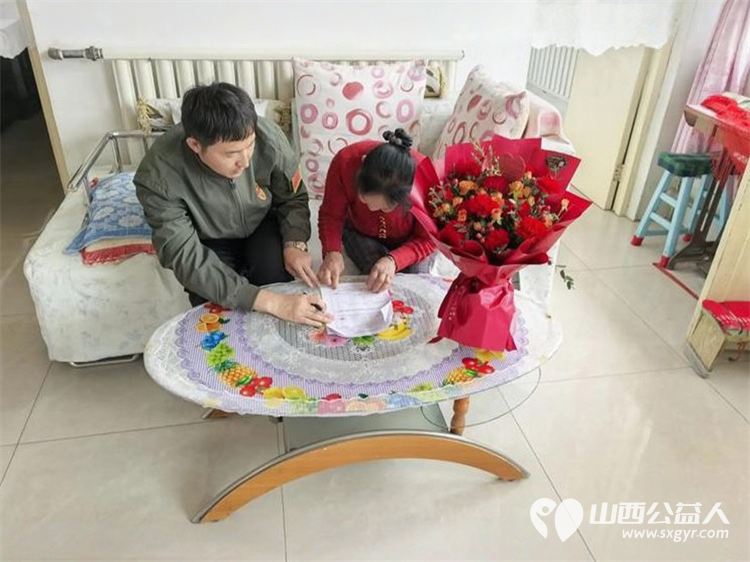 情系母亲节致敬楷模风 文水县爱心帮扶志愿者协会志愿者们走进东石侯村看望慰问行善者成兆娥为她送去节日的祝福与社会的关怀 - 第10张 - 山西公益人 情系母亲节致敬楷模风 文水县爱心帮扶志愿者协会志愿者们走进东石侯村看望慰问行善者成兆娥为她送去节日的祝福与社会的关怀 - 第10张