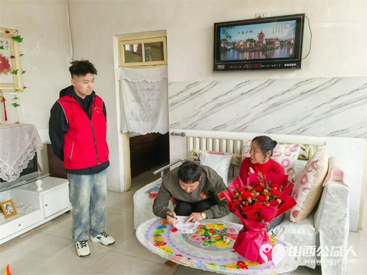 情系母亲节致敬楷模风 文水县爱心帮扶志愿者协会志愿者们走进东石侯村看望慰问行善者成兆娥为她送去节日的祝福与社会的关怀 - 第9张 - 山西公益人 情系母亲节致敬楷模风 文水县爱心帮扶志愿者协会志愿者们走进东石侯村看望慰问行善者成兆娥为她送去节日的祝福与社会的关怀 - 第9张