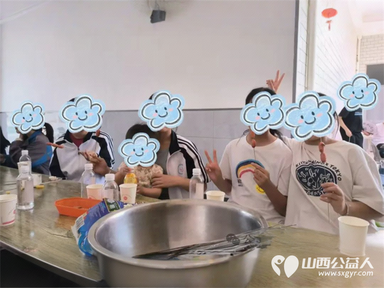 五一劳动节盐湖区志愿者协会阳光少年携手河津市爱心志愿者协会的困境儿童一起欢度假期 - 第7张 - 山西公益人 五一劳动节盐湖区志愿者协会阳光少年携手河津市爱心志愿者协会的困境儿童一起欢度假期 - 第7张