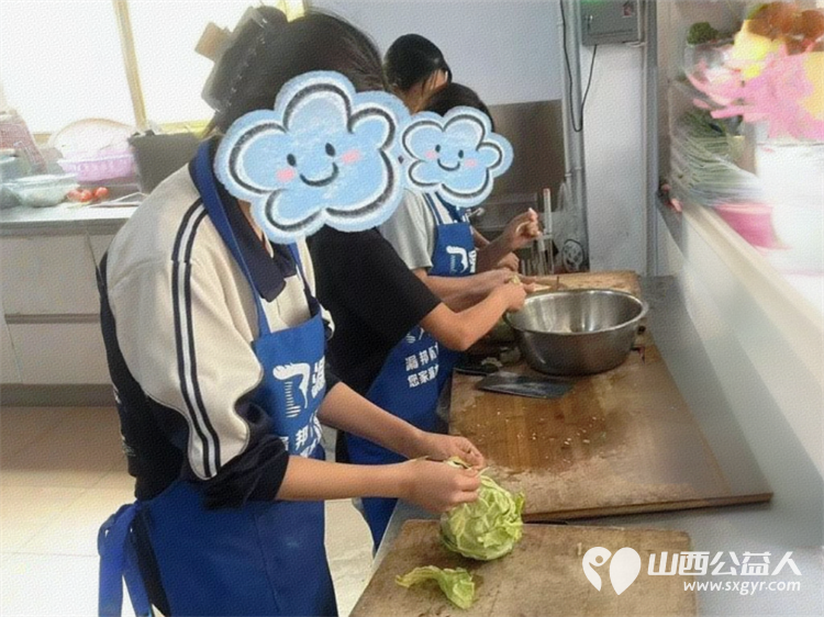 五一劳动节盐湖区志愿者协会阳光少年携手河津市爱心志愿者协会的困境儿童一起欢度假期 - 第4张 - 山西公益人 五一劳动节盐湖区志愿者协会阳光少年携手河津市爱心志愿者协会的困境儿童一起欢度假期 - 第4张