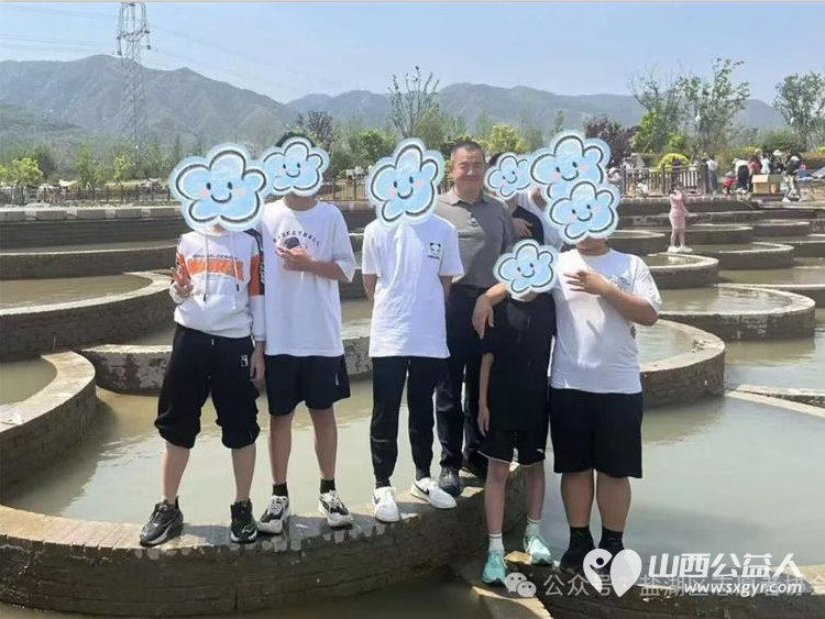 五一劳动节盐湖区志愿者协会阳光少年携手河津市爱心志愿者协会的困境儿童一起欢度假期 - 第9张 - 山西公益人 五一劳动节盐湖区志愿者协会阳光少年携手河津市爱心志愿者协会的困境儿童一起欢度假期 - 第9张