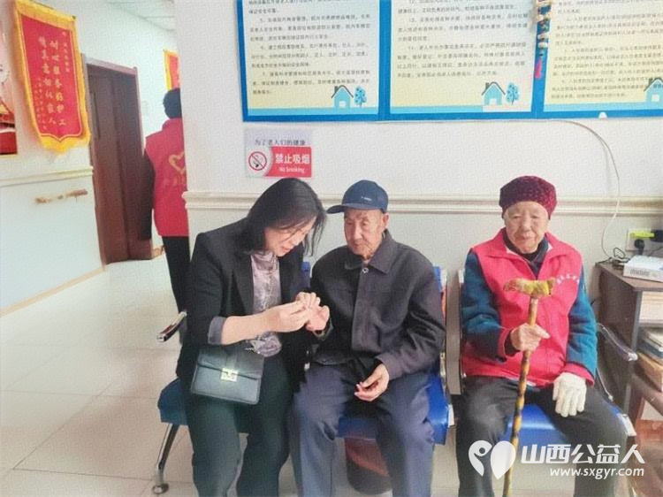 党员报到践初心志愿同行献爱心平安共建筑和谐---兴县顺风公益联合会走进康乐敬老院为老人们提供了义剪和卫生清理服务 - 第13张