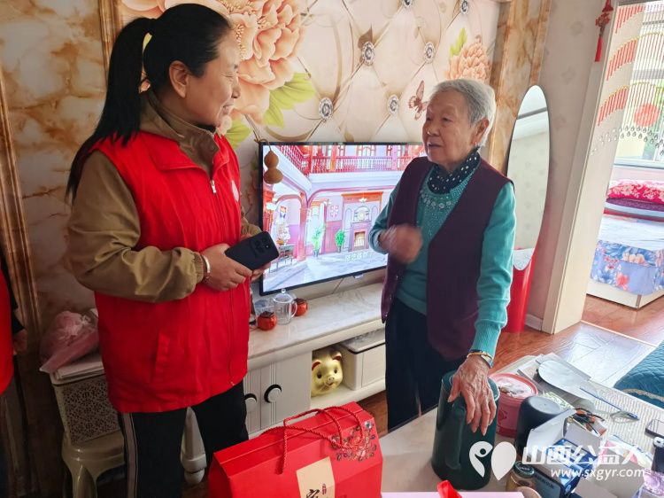 介休市敬老协会志愿者来到裕康嘉苑A区为特困李改香老人提前送上节日祝福祝李奶奶母亲节快乐 - 第7张 - 山西公益人 介休市敬老协会志愿者来到裕康嘉苑A区为特困李改香老人提前送上节日祝福祝李奶奶母亲节快乐 - 第7张