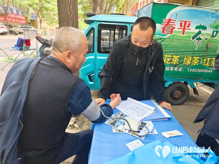 志愿服务进社区介休市敬老协会5月9日走进北坛街道花园街社区为老人们爱心理发爱心义诊 - 第21张 - 山西公益人 志愿服务进社区介休市敬老协会5月9日走进北坛街道花园街社区为老人们爱心理发爱心义诊 - 第21张