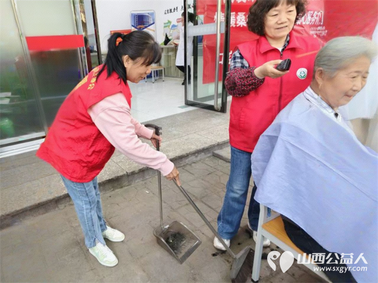 志愿服务进社区介休市敬老协会5月9日走进北坛街道花园街社区为老人们爱心理发爱心义诊 - 第45张 - 山西公益人 志愿服务进社区介休市敬老协会5月9日走进北坛街道花园街社区为老人们爱心理发爱心义诊 - 第45张