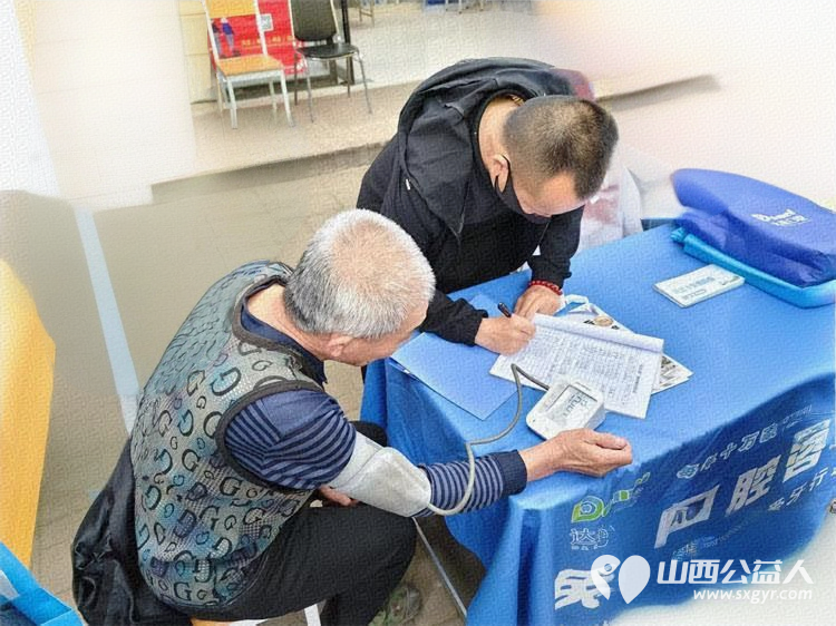 志愿服务进社区介休市敬老协会5月9日走进北坛街道花园街社区为老人们爱心理发爱心义诊 - 第23张 - 山西公益人 志愿服务进社区介休市敬老协会5月9日走进北坛街道花园街社区为老人们爱心理发爱心义诊 - 第23张