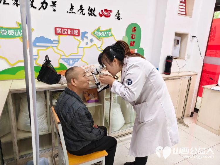 志愿服务进社区介休市敬老协会5月9日走进北坛街道花园街社区为老人们爱心理发爱心义诊 - 第14张 - 山西公益人 志愿服务进社区介休市敬老协会5月9日走进北坛街道花园街社区为老人们爱心理发爱心义诊 - 第14张