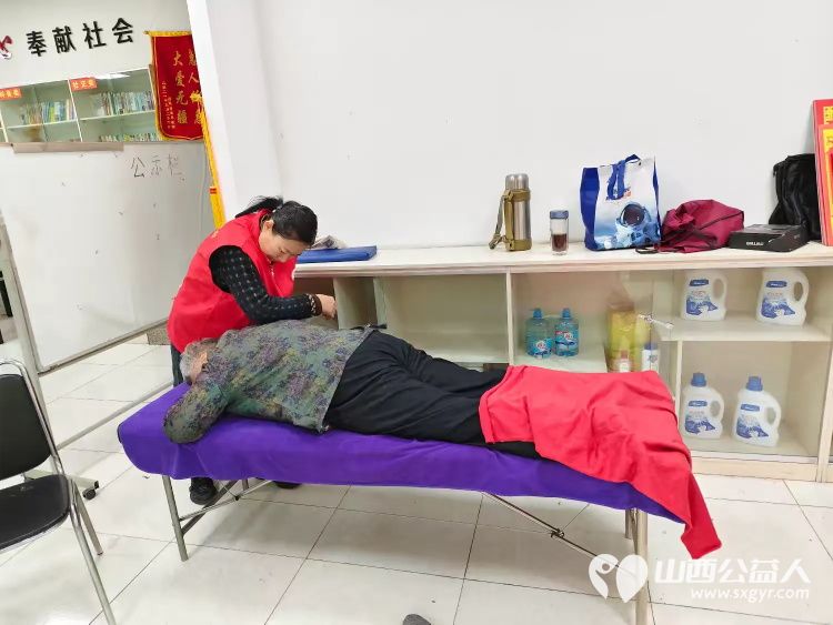 志愿服务进社区介休市敬老协会5月9日走进北坛街道花园街社区为老人们爱心理发爱心义诊 - 第29张 - 山西公益人 志愿服务进社区介休市敬老协会5月9日走进北坛街道花园街社区为老人们爱心理发爱心义诊 - 第29张