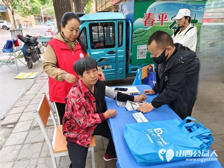 志愿服务进社区介休市敬老协会5月9日走进北坛街道花园街社区为老人们爱心理发爱心义诊 - 第19张 - 山西公益人 志愿服务进社区介休市敬老协会5月9日走进北坛街道花园街社区为老人们爱心理发爱心义诊 - 第19张