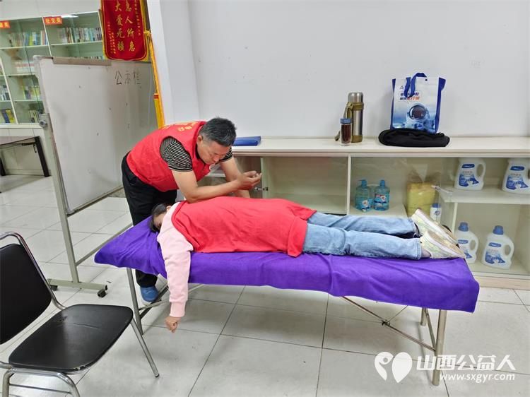 志愿服务进社区介休市敬老协会5月9日走进北坛街道花园街社区为老人们爱心理发爱心义诊 - 第28张 - 山西公益人 志愿服务进社区介休市敬老协会5月9日走进北坛街道花园街社区为老人们爱心理发爱心义诊 - 第28张