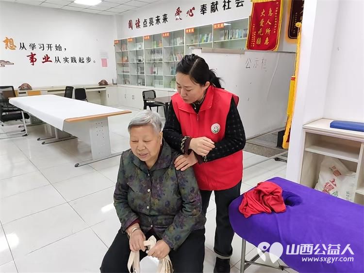 志愿服务进社区介休市敬老协会5月9日走进北坛街道花园街社区为老人们爱心理发爱心义诊 - 第26张 - 山西公益人 志愿服务进社区介休市敬老协会5月9日走进北坛街道花园街社区为老人们爱心理发爱心义诊 - 第26张