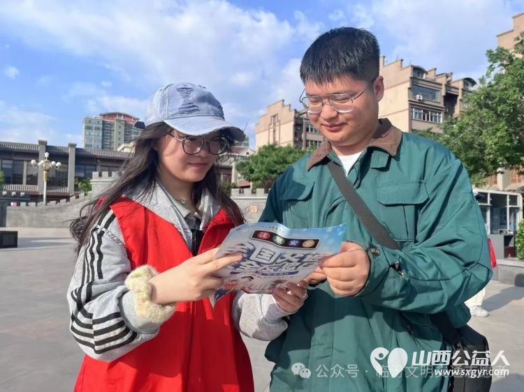 筑牢安全防线一盔一带守护万家平安 临汾市文明交通志愿者协会开展安全守护行动将文明出行理念播撒到城市每个角落 - 第10张 - 山西公益人 筑牢安全防线一盔一带守护万家平安 临汾市文明交通志愿者协会开展安全守护行动将文明出行理念播撒到城市每个角落 - 第10张