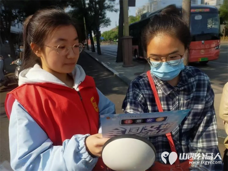 筑牢安全防线一盔一带守护万家平安 临汾市文明交通志愿者协会开展安全守护行动将文明出行理念播撒到城市每个角落 - 第8张 - 山西公益人 筑牢安全防线一盔一带守护万家平安 临汾市文明交通志愿者协会开展安全守护行动将文明出行理念播撒到城市每个角落 - 第8张